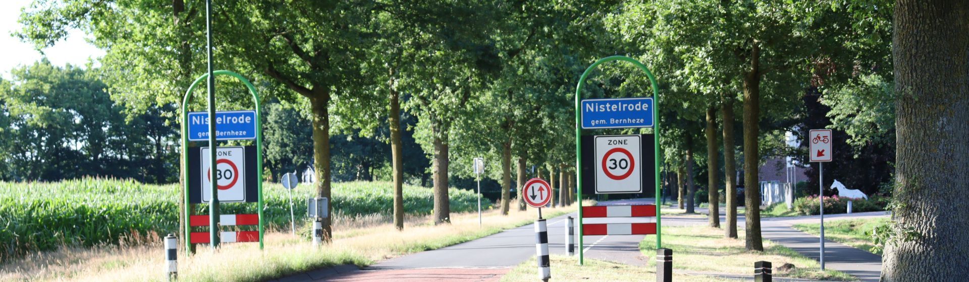 naamplaatsenborden nistelrode
